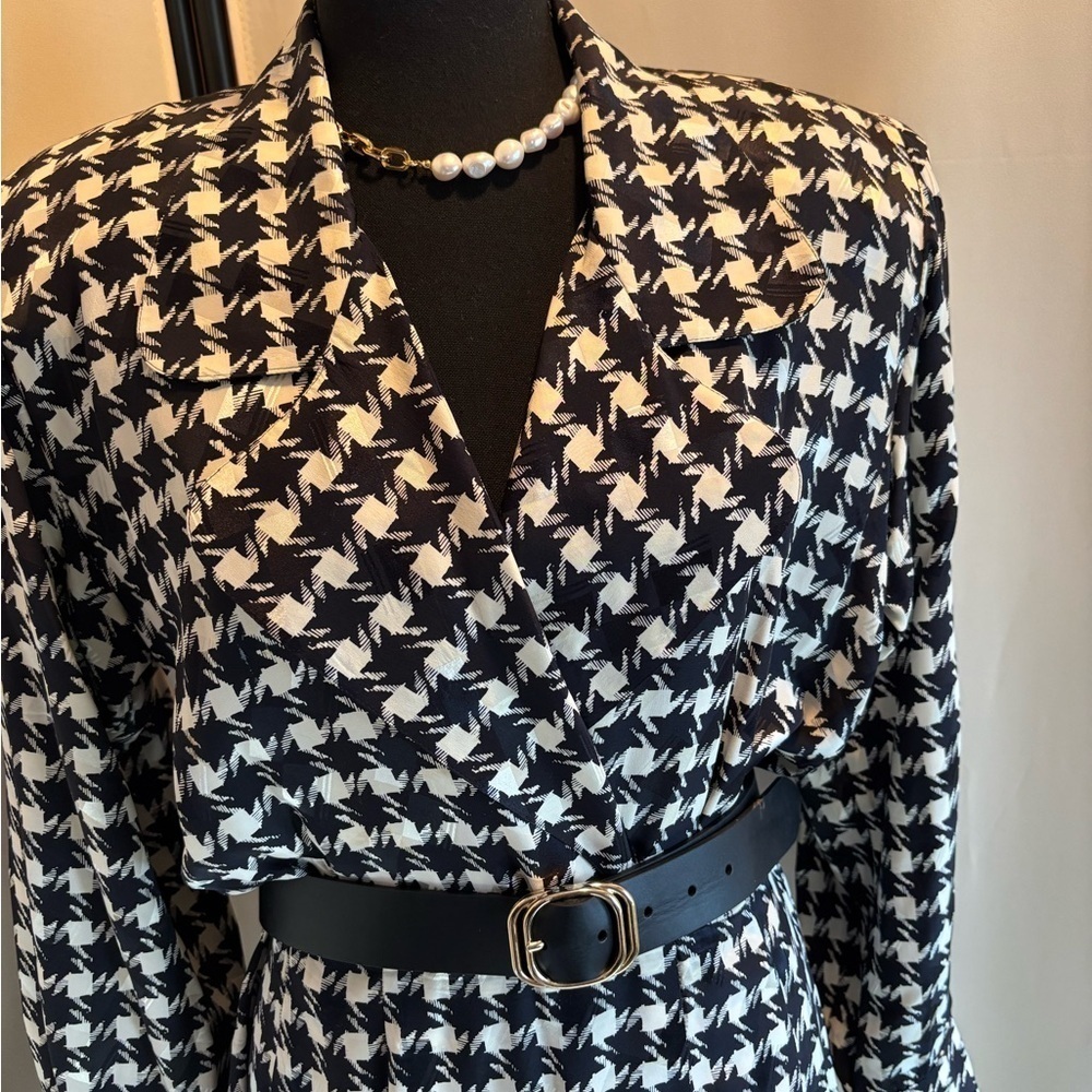 Vintage Black and White A-Line Wrap Dress with Cuffed Sleeves - Picture 6 of 8